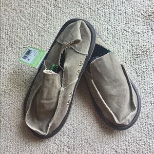 Sanuk Vagabond men’s slip on loafer beach shoes